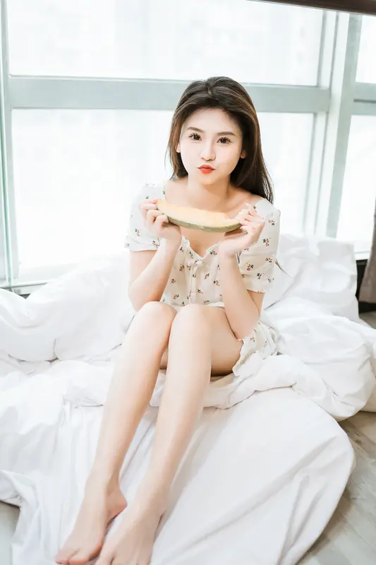 2023.05.02 NO.1028 请你吃瓜 若婷 - 雅拉伊